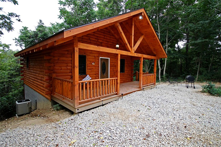 Log Cabins (Logan, Ohio, United States)