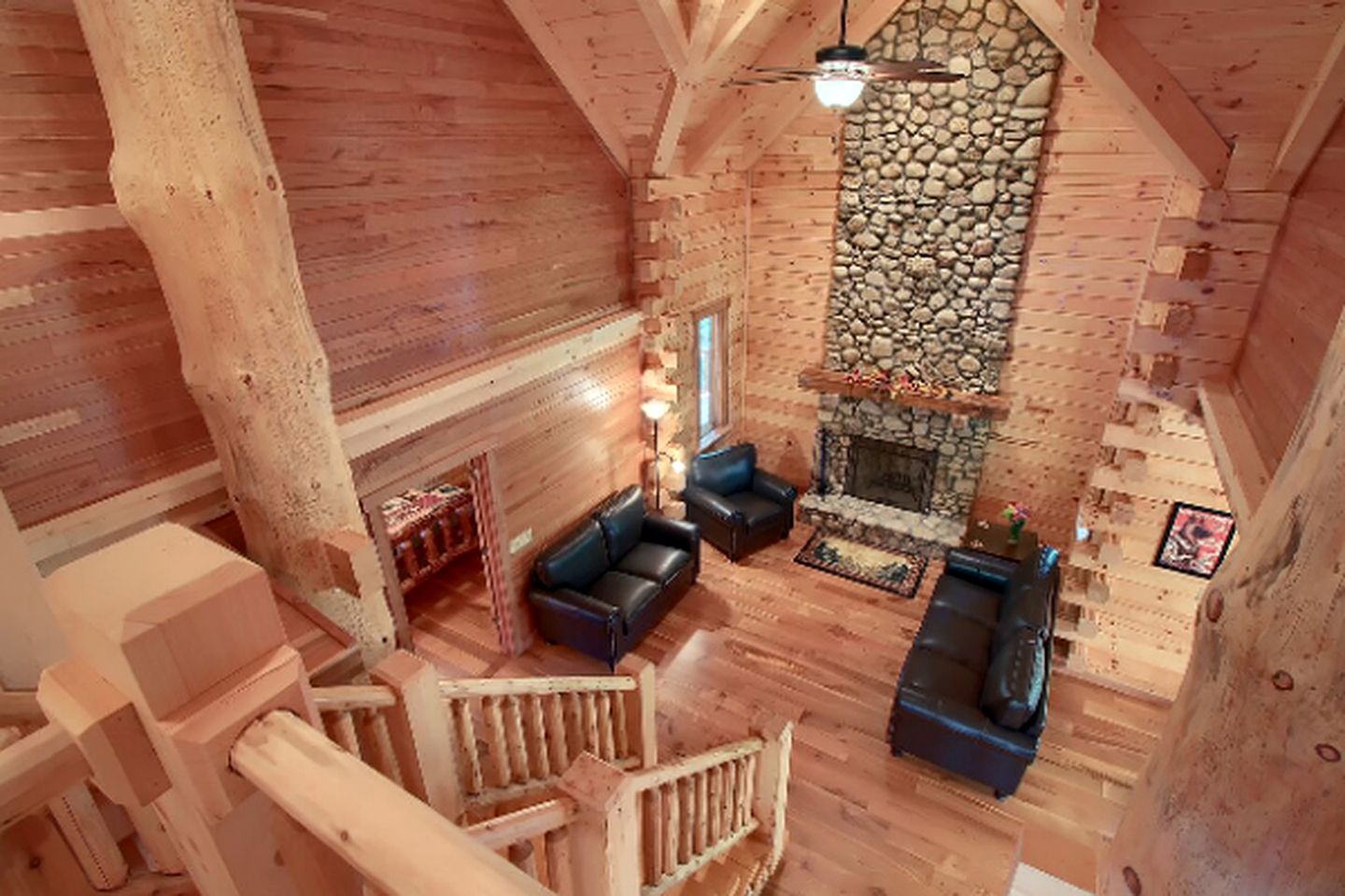 Stately Log Cabin with a Hot Tub Perfect for a Weekend Getaway near Columbus, Ohio