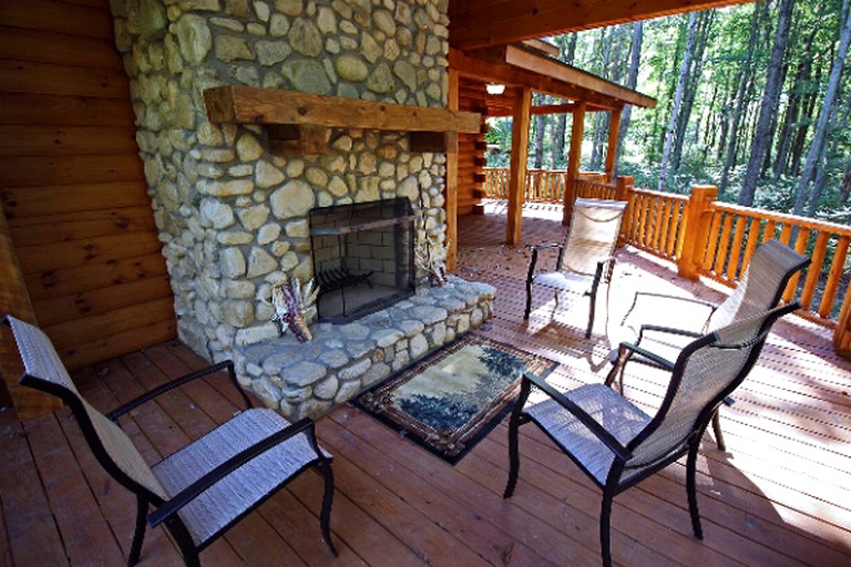 Log Cabins (Logan, Ohio, United States)