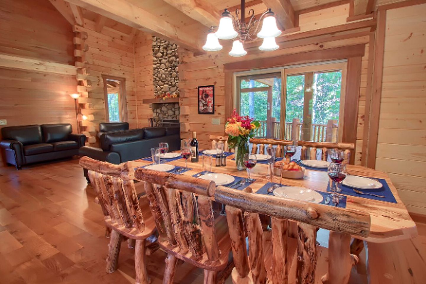 Stately Log Cabin with a Hot Tub Perfect for a Weekend Getaway near Columbus, Ohio