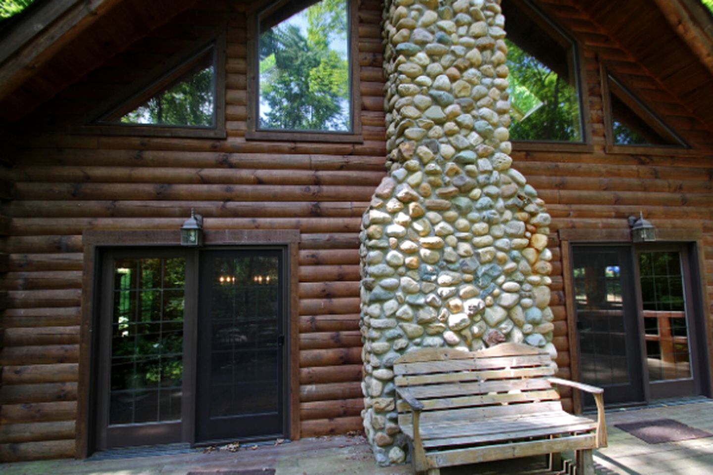 Beautiful Cabin Rental with a Private Hot Tub in Hocking Hills, Ohio