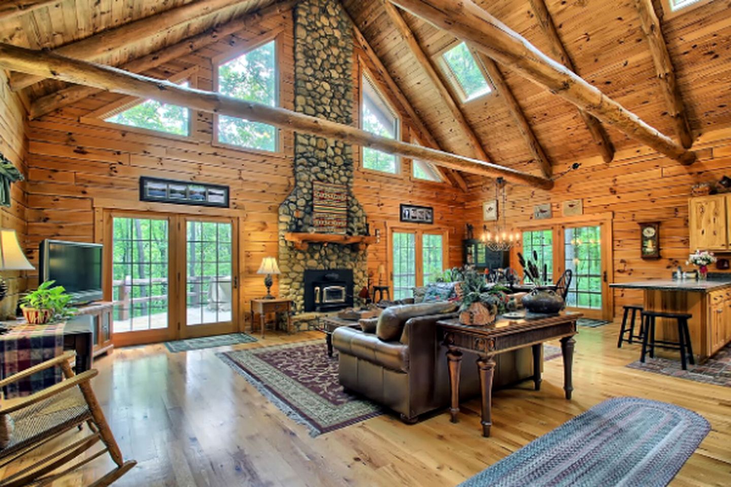 Beautiful Cabin Rental with a Private Hot Tub in Hocking Hills, Ohio