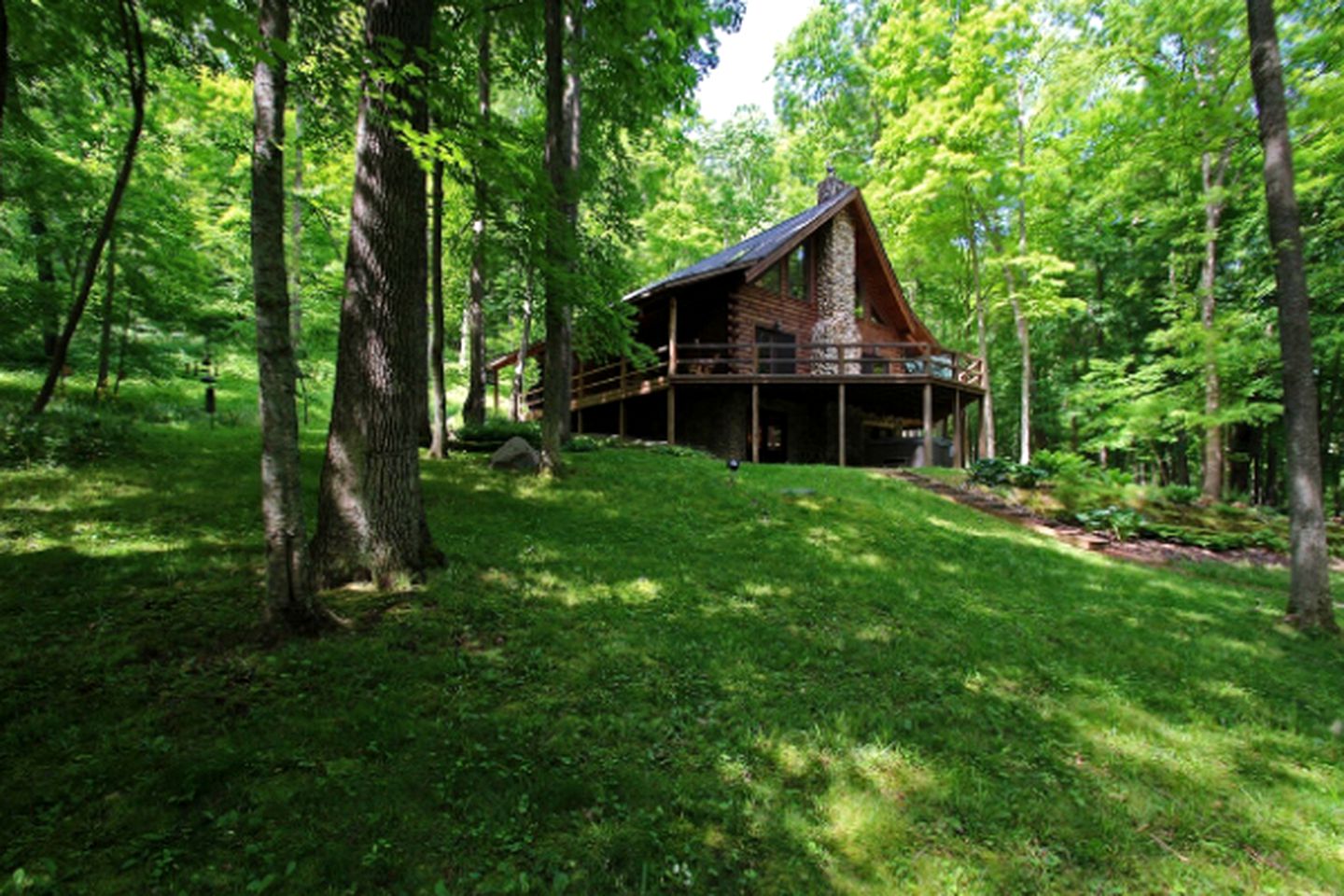 Beautiful Cabin Rental with a Private Hot Tub in Hocking Hills, Ohio