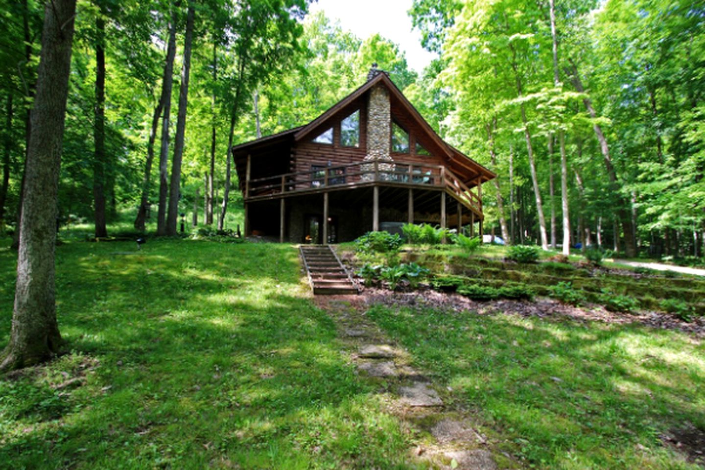 Beautiful Cabin Rental with a Private Hot Tub in Hocking Hills, Ohio