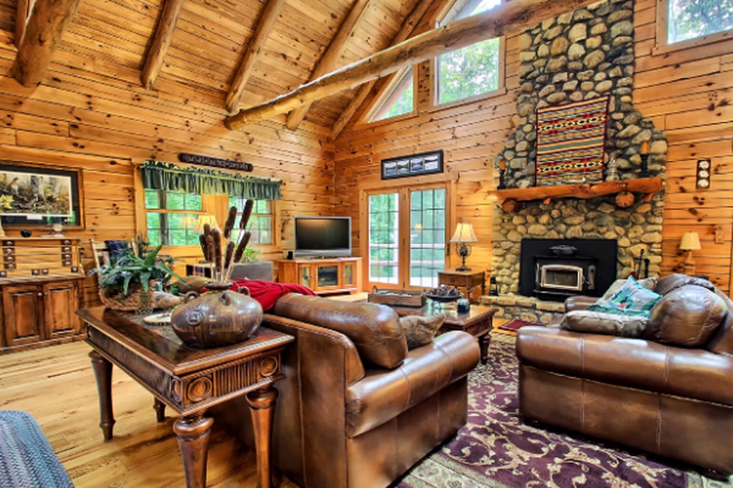 Beautiful Cabin Rental with a Private Hot Tub in Hocking Hills, Ohio