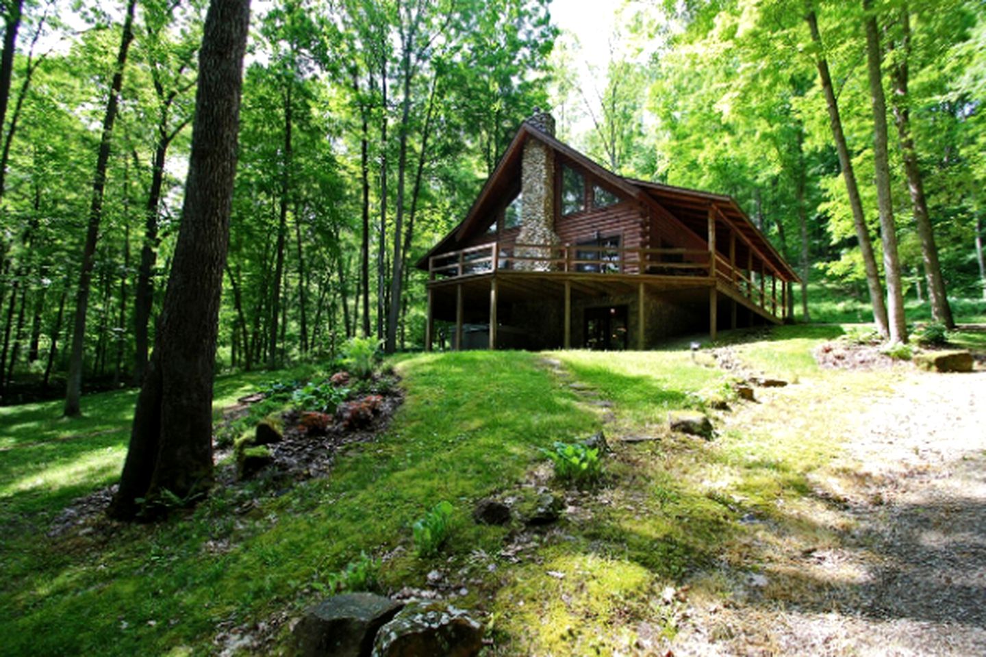 Beautiful Cabin Rental with a Private Hot Tub in Hocking Hills, Ohio