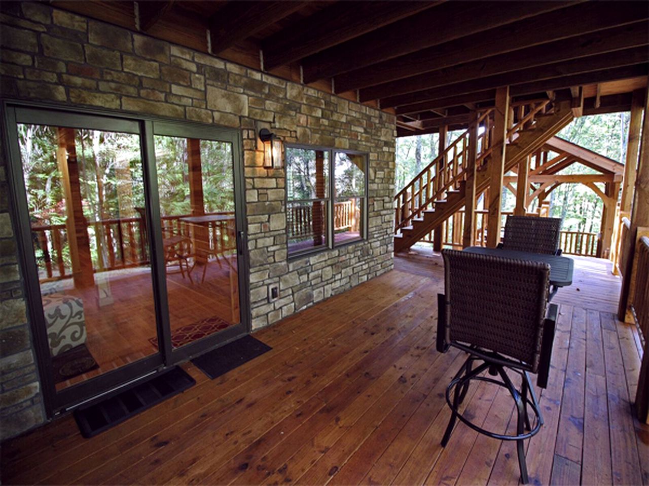 Secluded Luxury Cabin Rental for Eight Guests near Ash Cave, Ohio