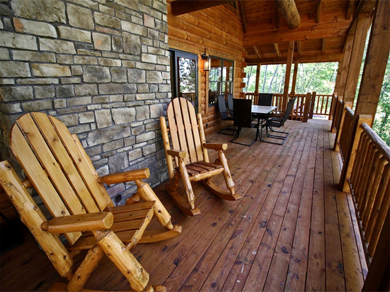 Secluded Luxury Cabin Rental for Eight Guests near Ash Cave, Ohio