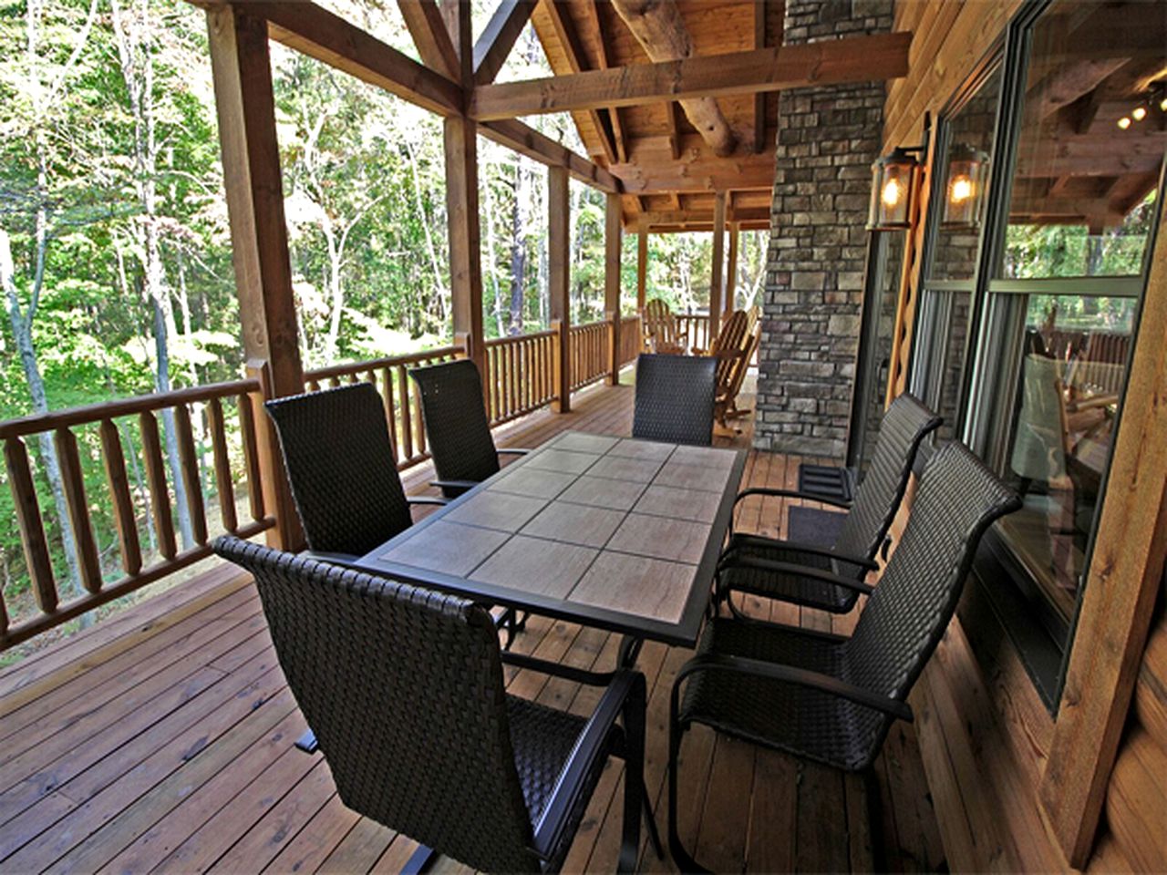 Secluded Luxury Cabin Rental for Eight Guests near Ash Cave, Ohio