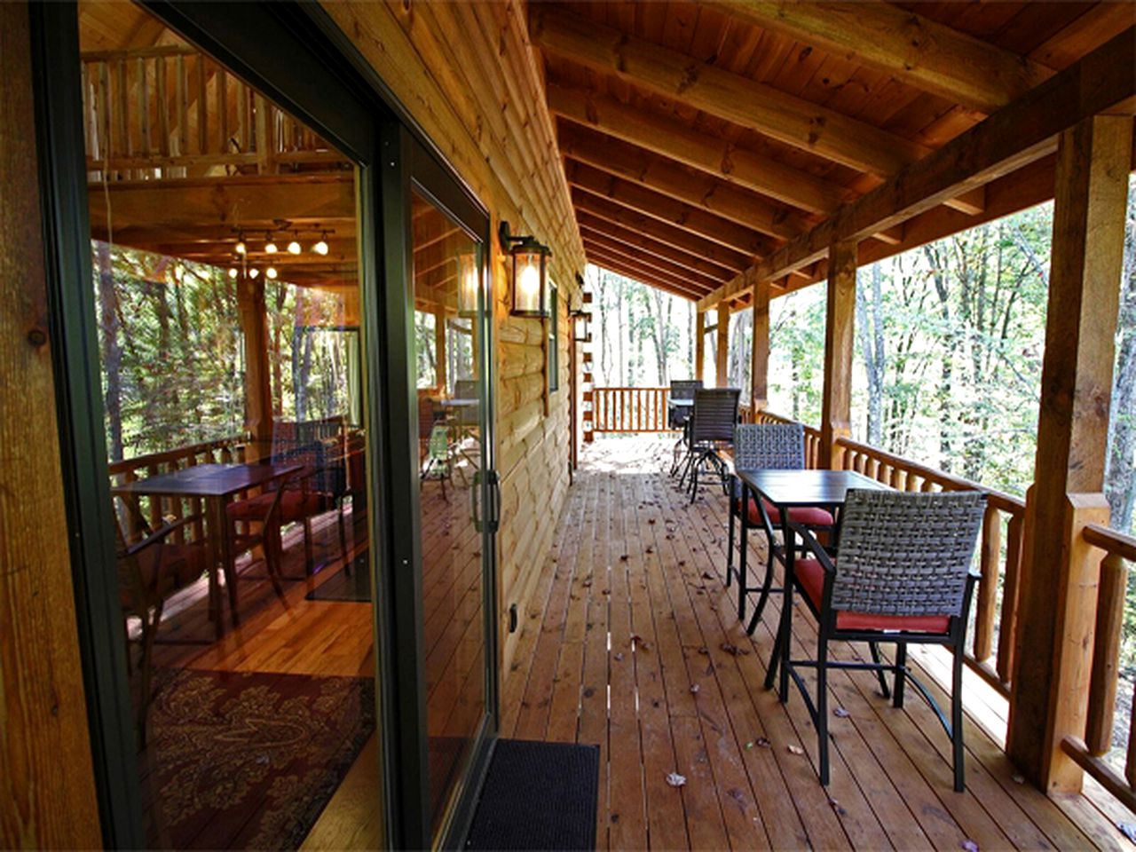 Secluded Luxury Cabin Rental for Eight Guests near Ash Cave, Ohio