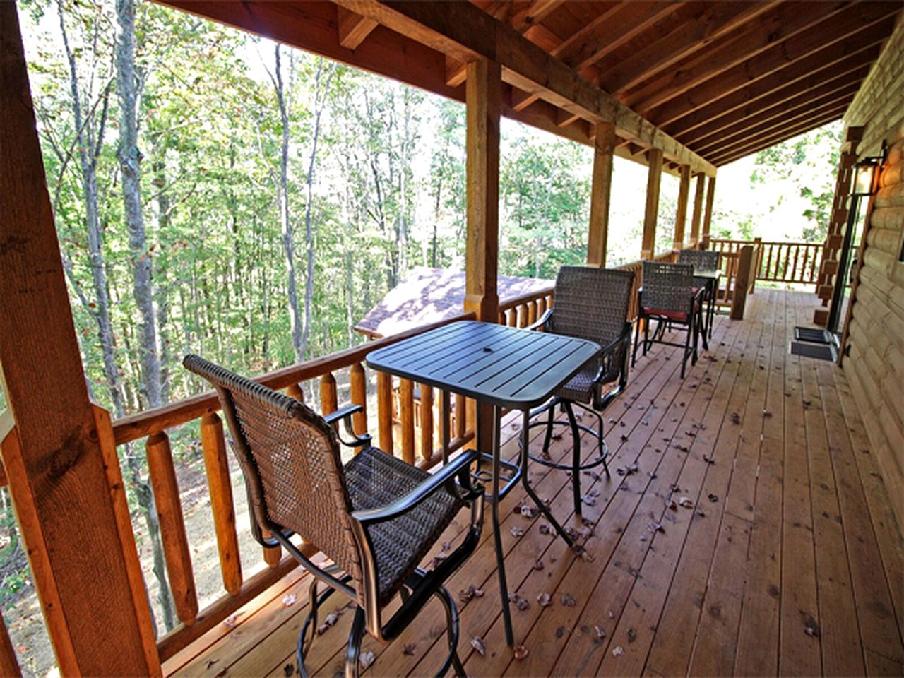 Secluded Luxury Cabin Rental for Eight Guests near Ash Cave, Ohio