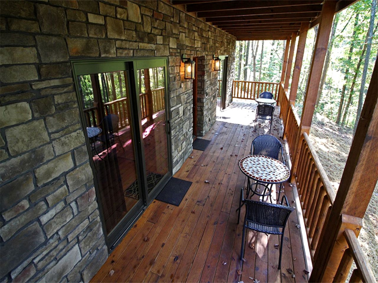 Secluded Luxury Cabin Rental for Eight Guests near Ash Cave, Ohio