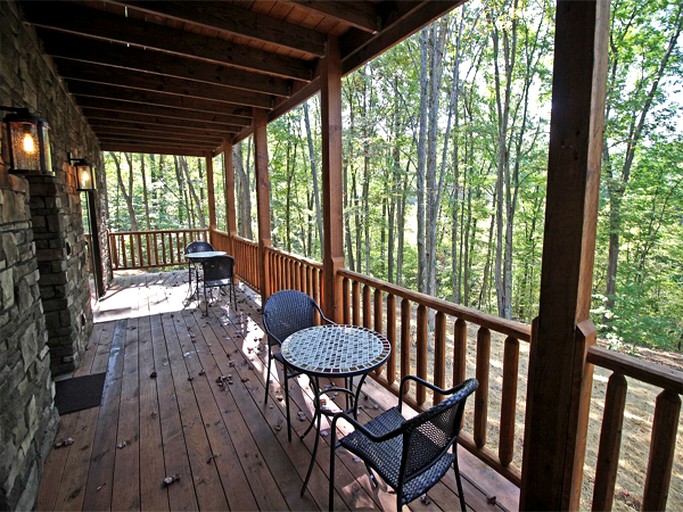 Log Cabins (Logan, Ohio, United States)