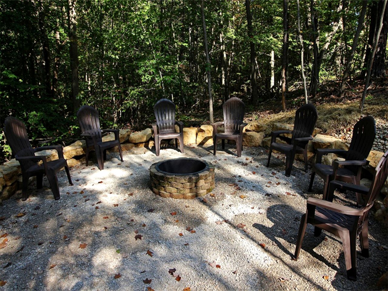 Secluded Luxury Cabin Rental for Eight Guests near Ash Cave, Ohio