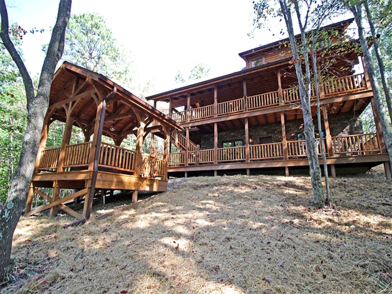 Secluded Luxury Cabin Rental for Eight Guests near Ash Cave, Ohio