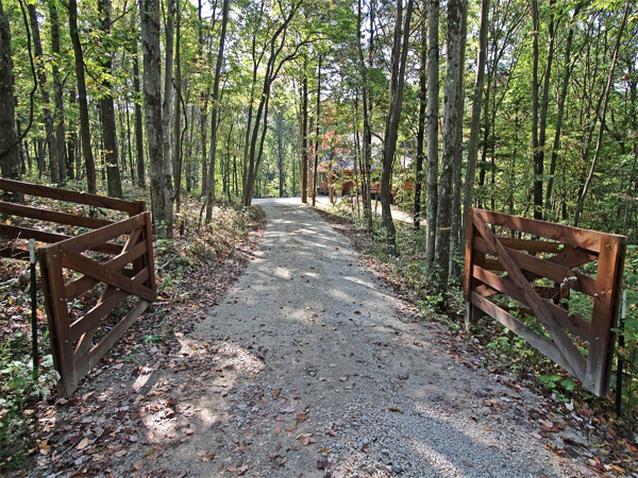 Secluded Luxury Cabin Rental for Eight Guests near Ash Cave, Ohio