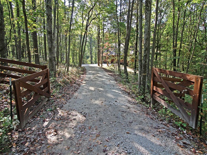 Log Cabins (Logan, Ohio, United States)