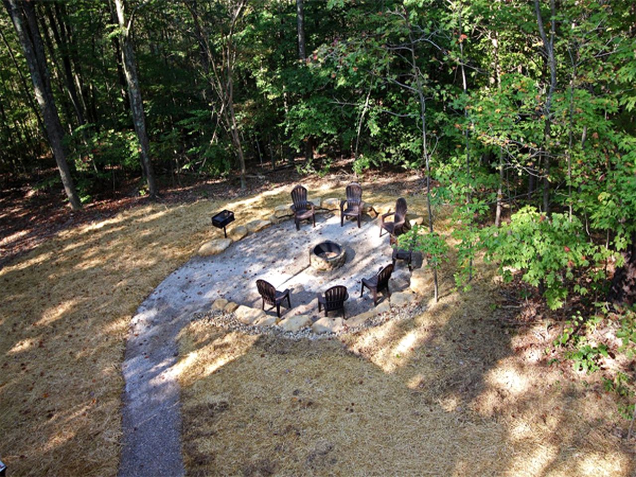 Secluded Luxury Cabin Rental for Eight Guests near Ash Cave, Ohio