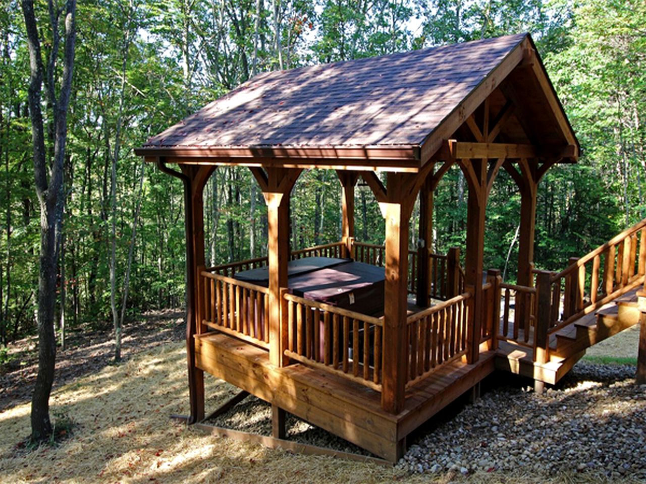 Secluded Luxury Cabin Rental for Eight Guests near Ash Cave, Ohio