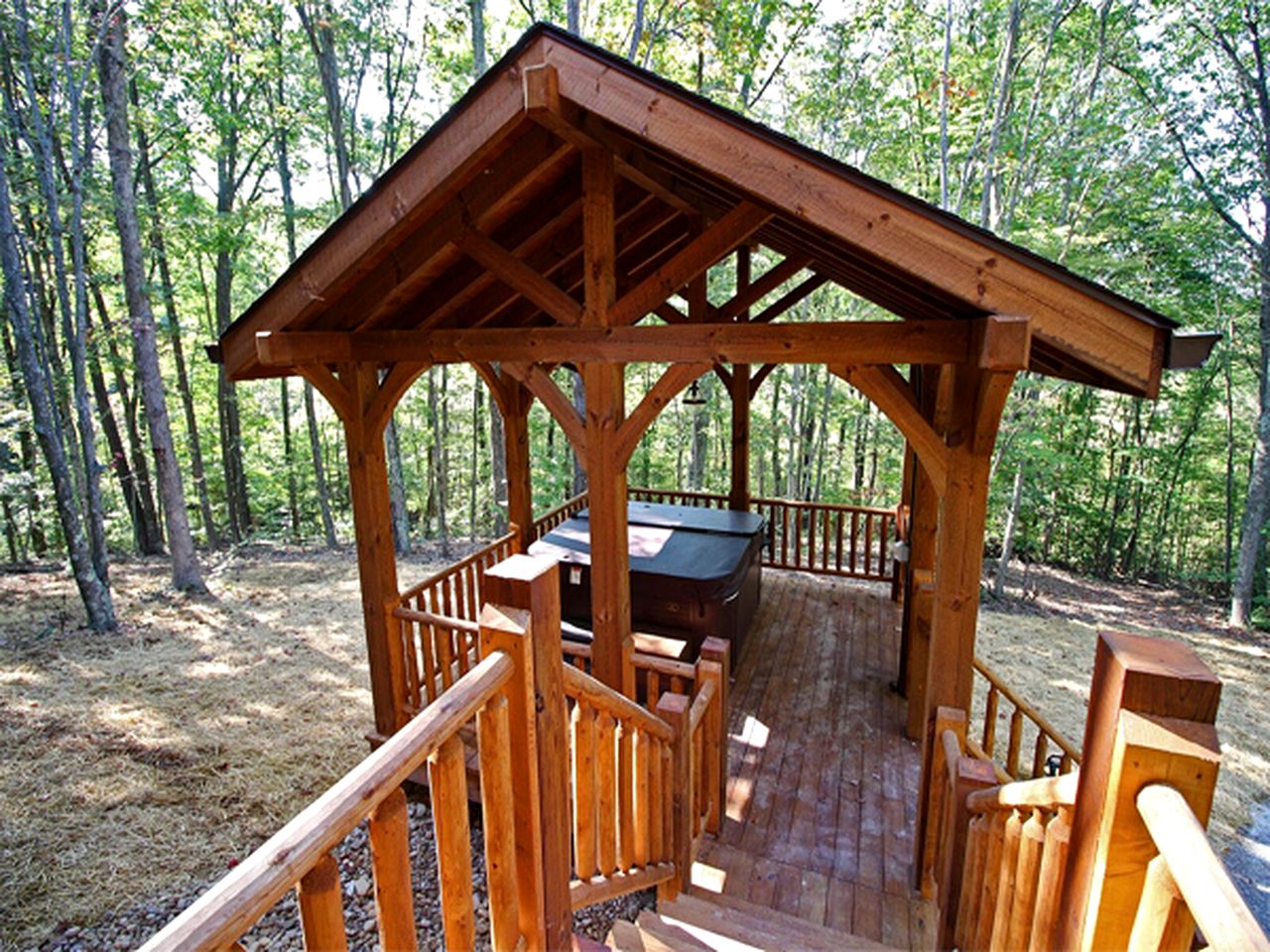 Secluded Luxury Cabin Rental for Eight Guests near Ash Cave, Ohio