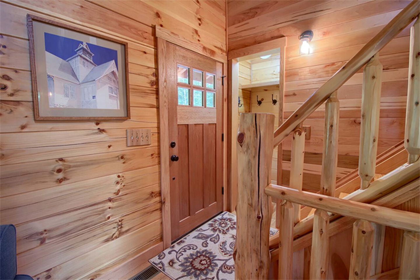 Luxury Log Cabin with a Barbecue Grill near Cantwell Cliffs, Ohio