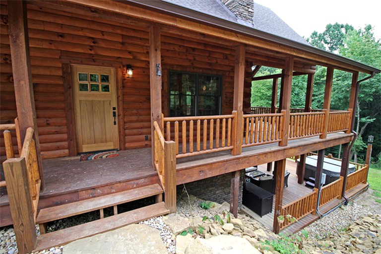 Log Cabins (Logan, Ohio, United States)