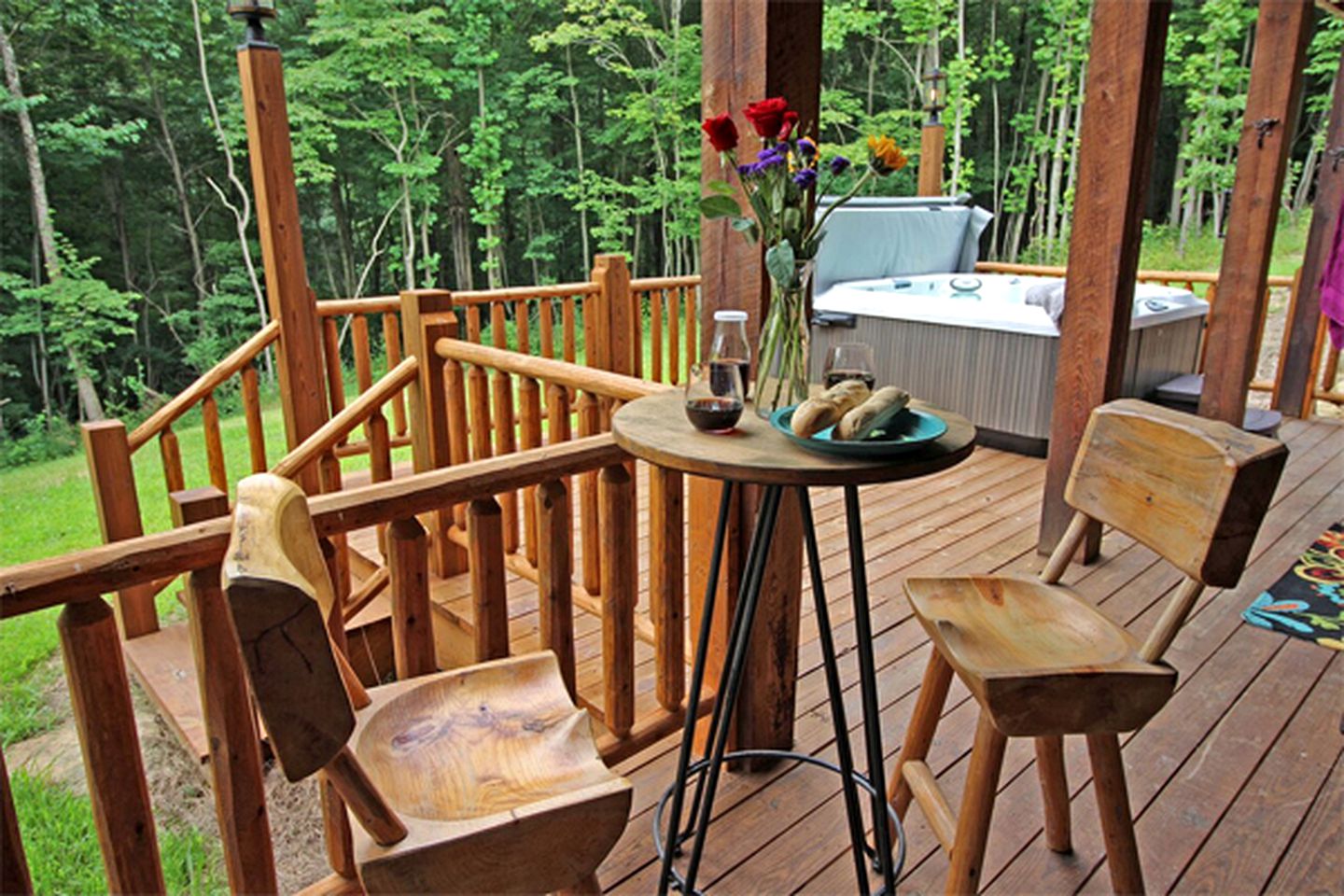 Luxury Log Cabin with a Barbecue Grill near Cantwell Cliffs, Ohio