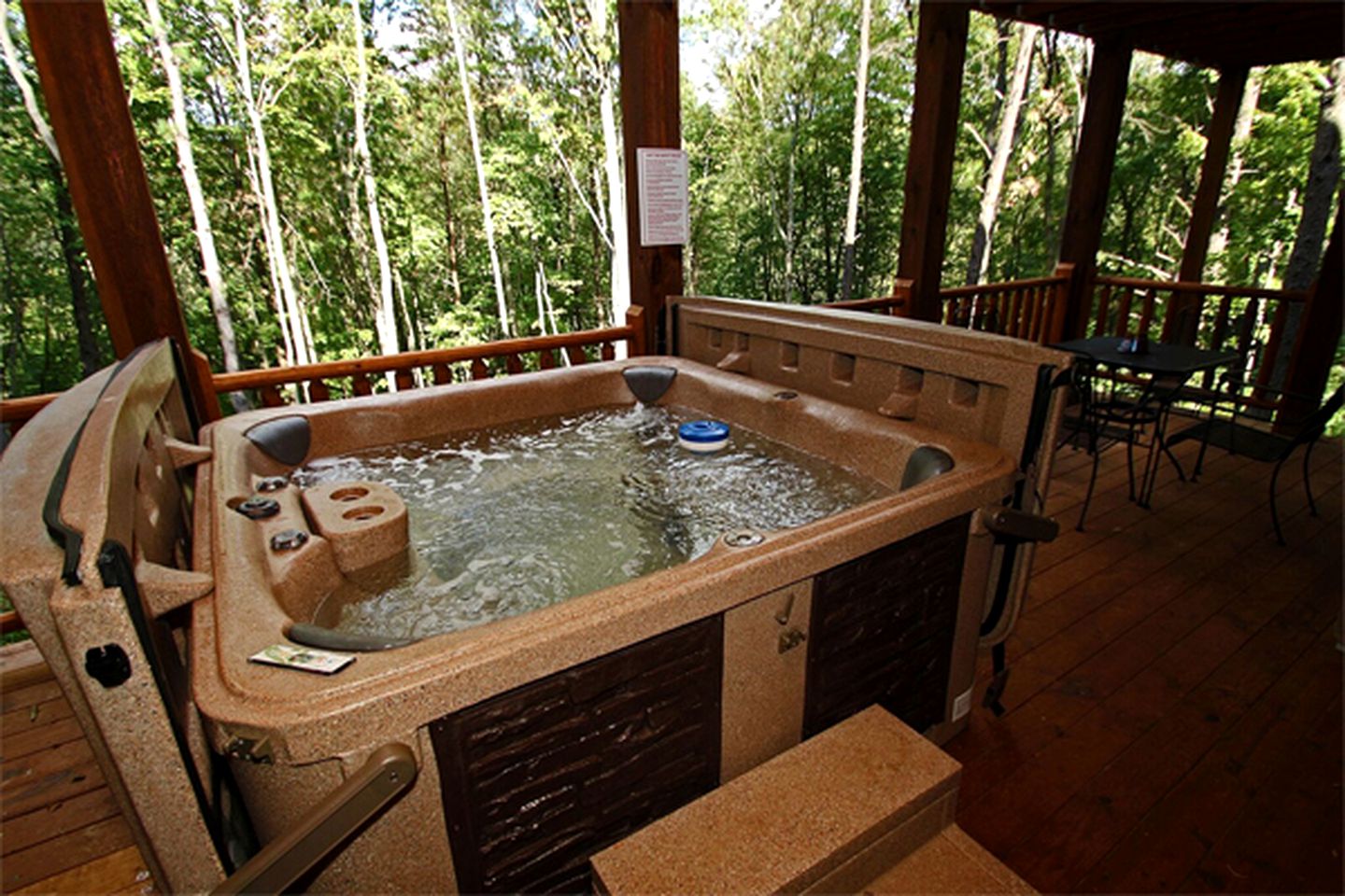 Rustic Vacation Cabin with a Private Hot Tub near Lake Logan, Ohio