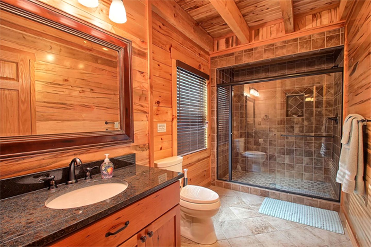 Rustic Vacation Cabin with a Private Hot Tub near Lake Logan, Ohio