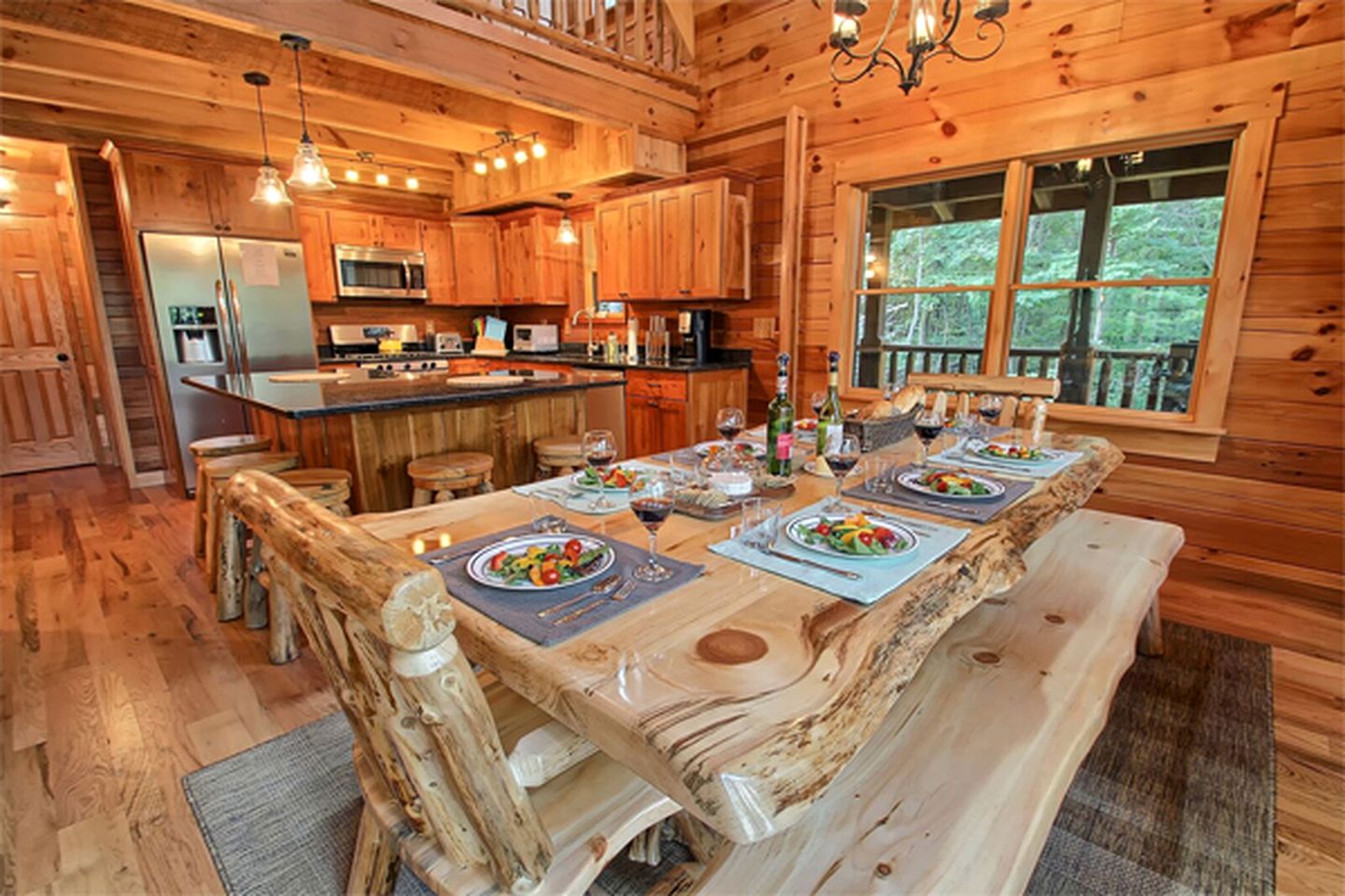 Rustic Vacation Cabin with a Private Hot Tub near Lake Logan, Ohio