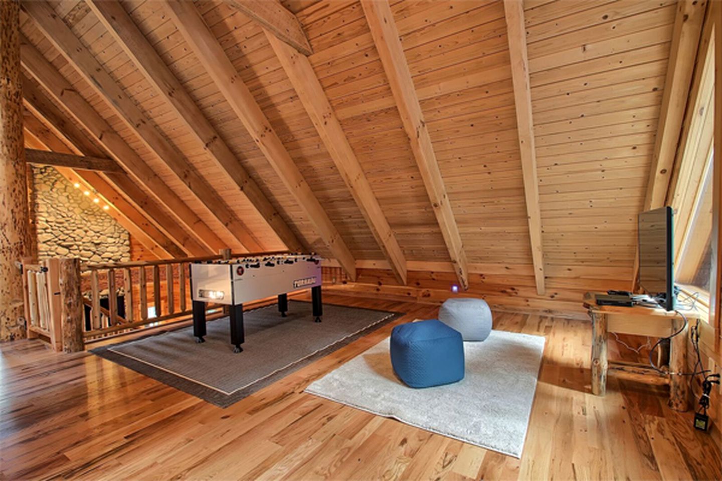 Rustic Vacation Cabin with a Private Hot Tub near Lake Logan, Ohio