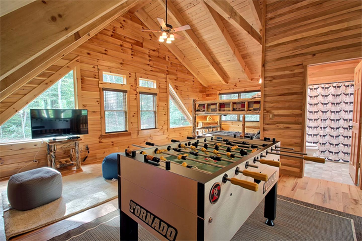 Rustic Vacation Cabin with a Private Hot Tub near Lake Logan, Ohio