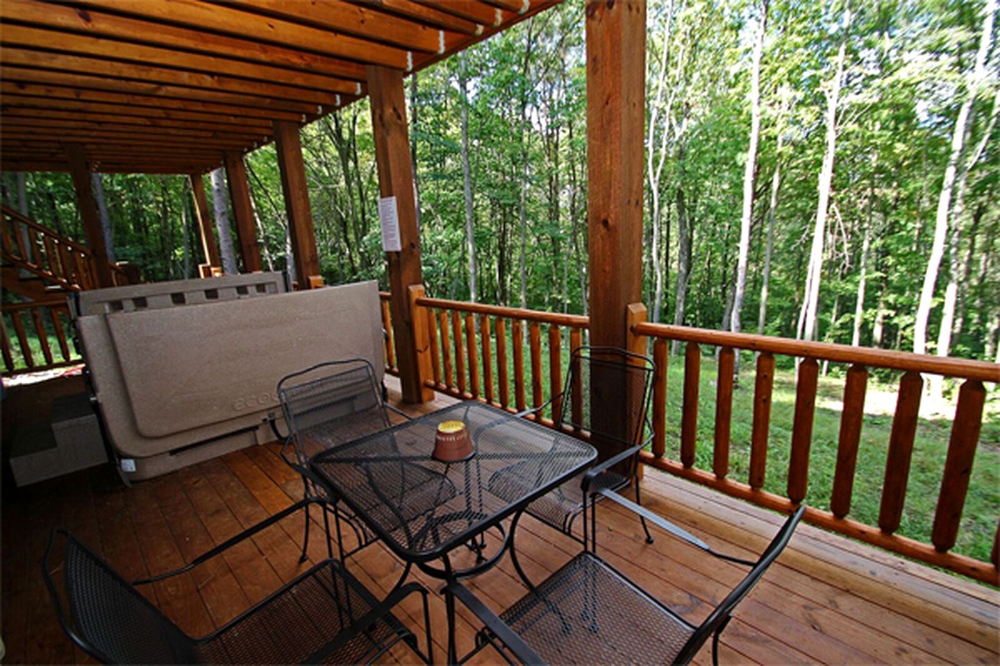 Rustic Vacation Cabin with a Private Hot Tub near Lake Logan, Ohio