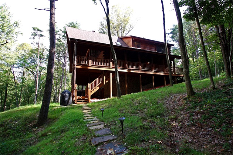 Log Cabins (Logan, Ohio, United States)