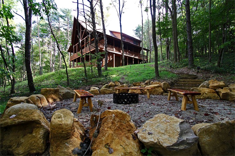 Log Cabins (Logan, Ohio, United States)