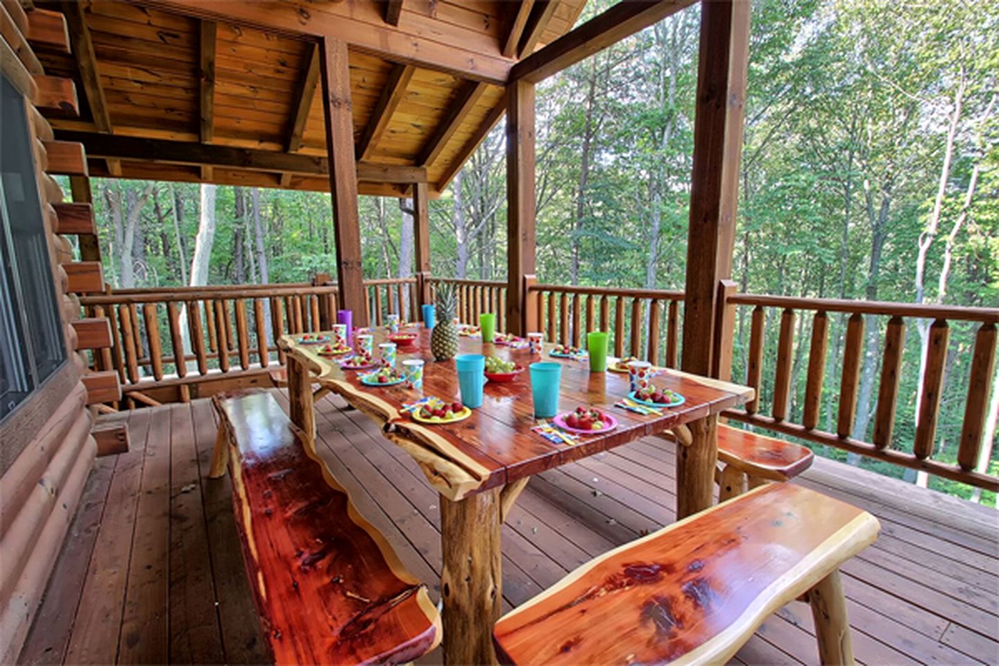 Rustic Vacation Cabin with a Private Hot Tub near Lake Logan, Ohio