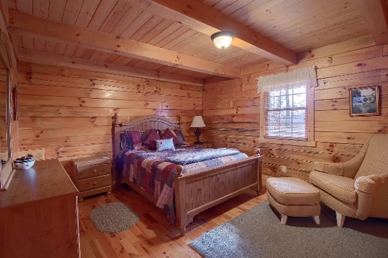 Log Cabins (Logan, Ohio, United States)