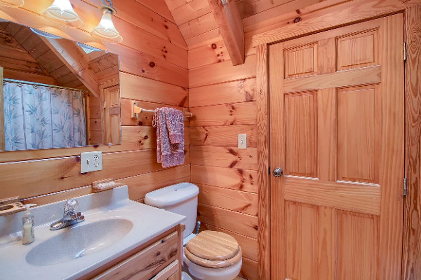 Secluded Log Cabin Rental with a Hot Tub in the Hocking Hills, Ohio