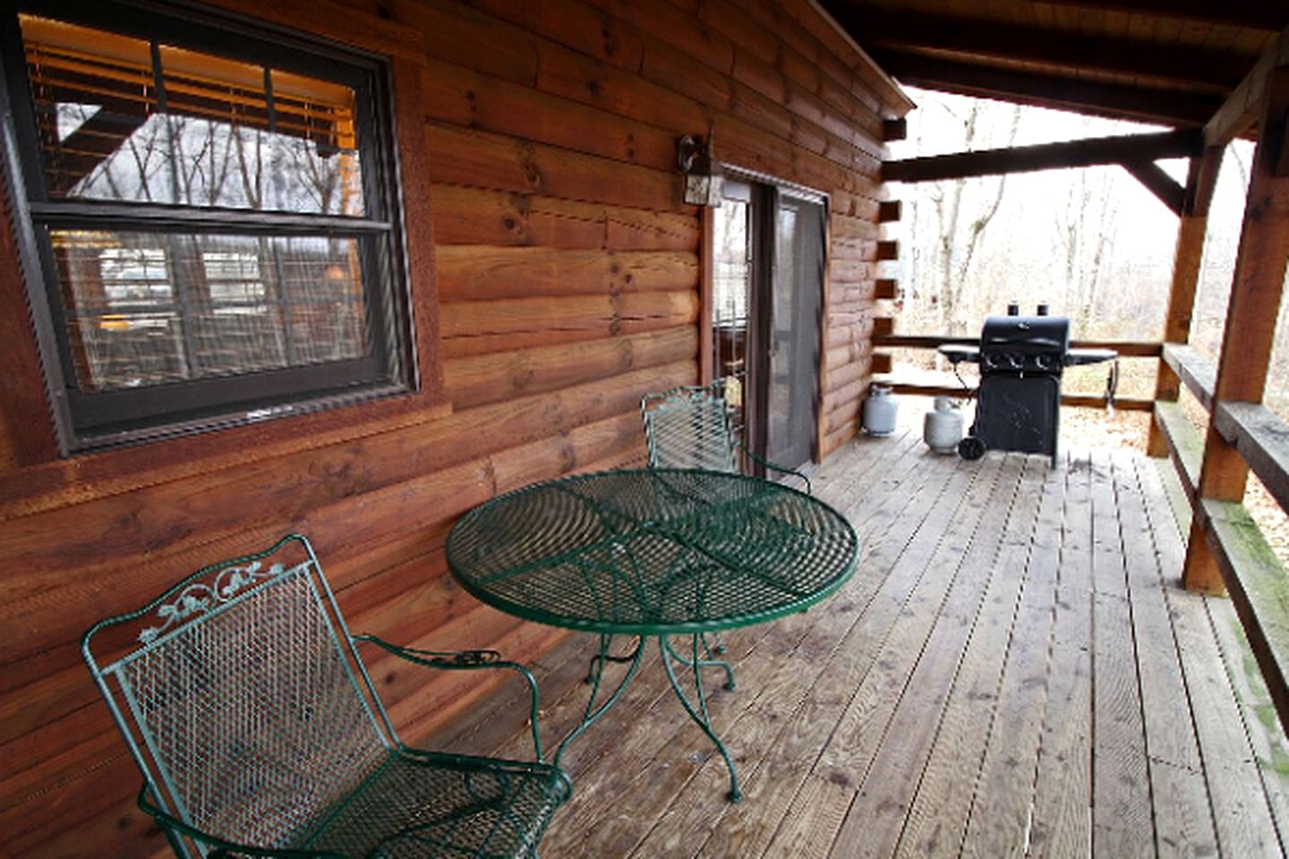 Secluded Log Cabin Rental with a Hot Tub in the Hocking Hills, Ohio