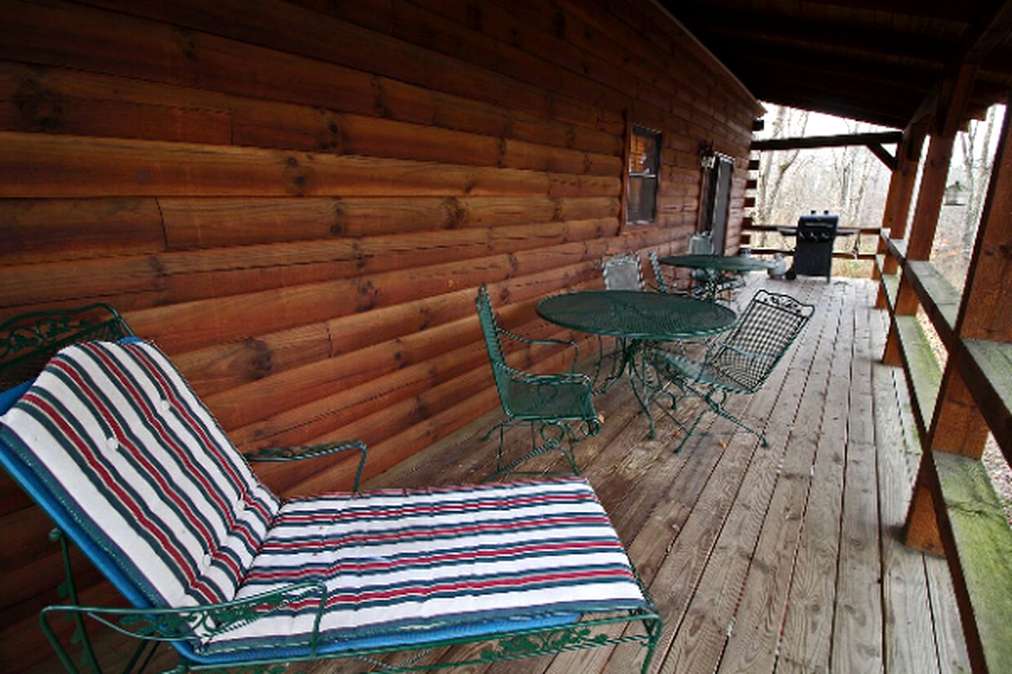 Secluded Log Cabin Rental with a Hot Tub in the Hocking Hills, Ohio
