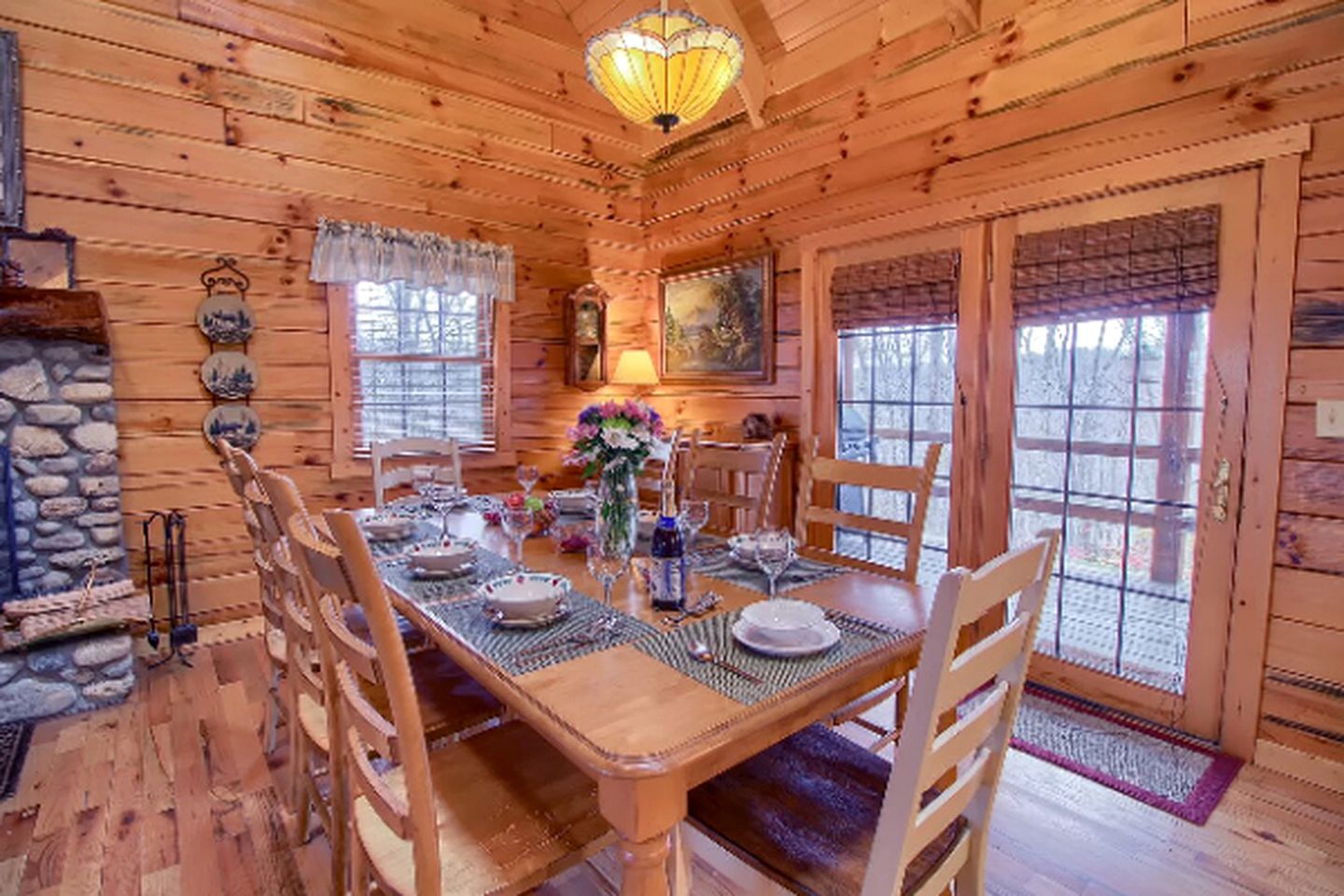 Secluded Log Cabin Rental with a Hot Tub in the Hocking Hills, Ohio