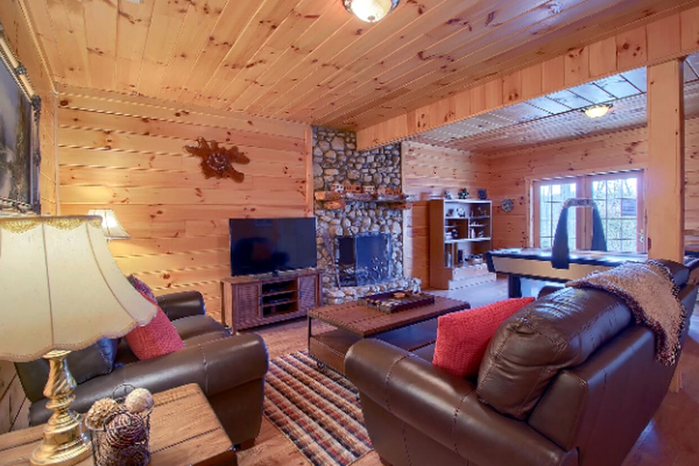 Secluded Log Cabin Rental with a Hot Tub in the Hocking Hills, Ohio