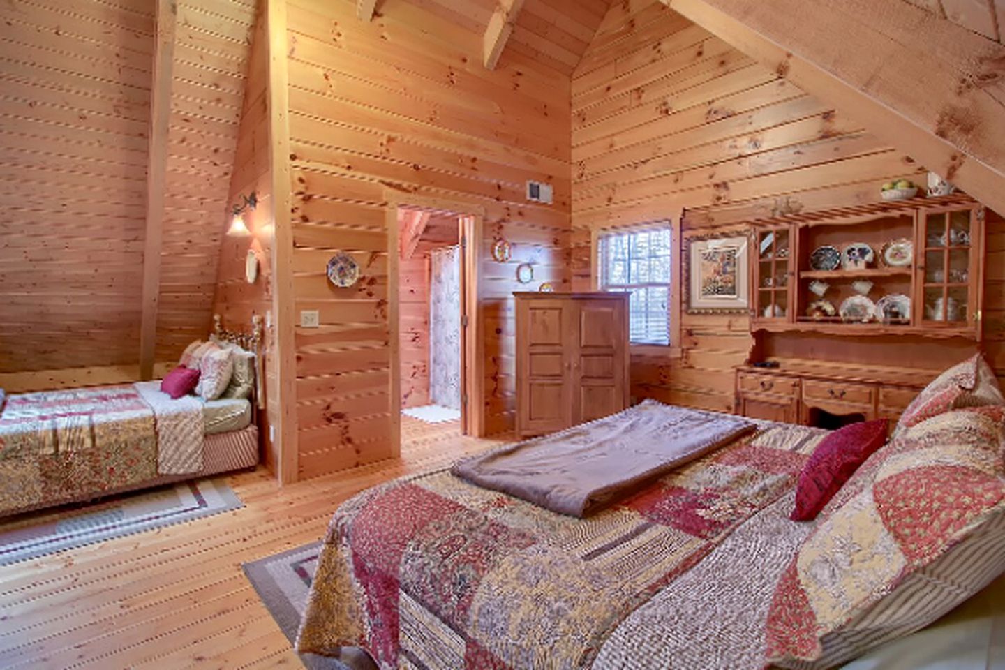 Secluded Log Cabin Rental with a Hot Tub in the Hocking Hills, Ohio