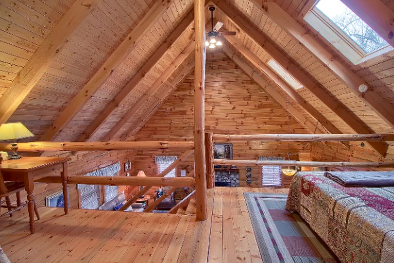 Log Cabins (Logan, Ohio, United States)