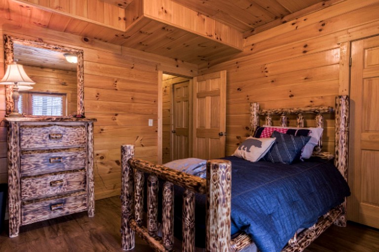 Log Cabins (Logan, Ohio, United States)