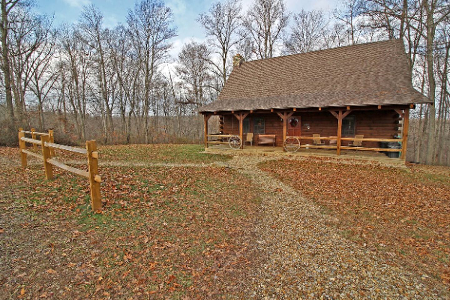 Secluded Log Cabin Rental with a Hot Tub in the Hocking Hills, Ohio