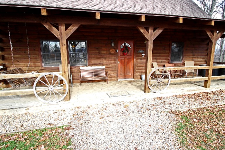 Log Cabins (Logan, Ohio, United States)