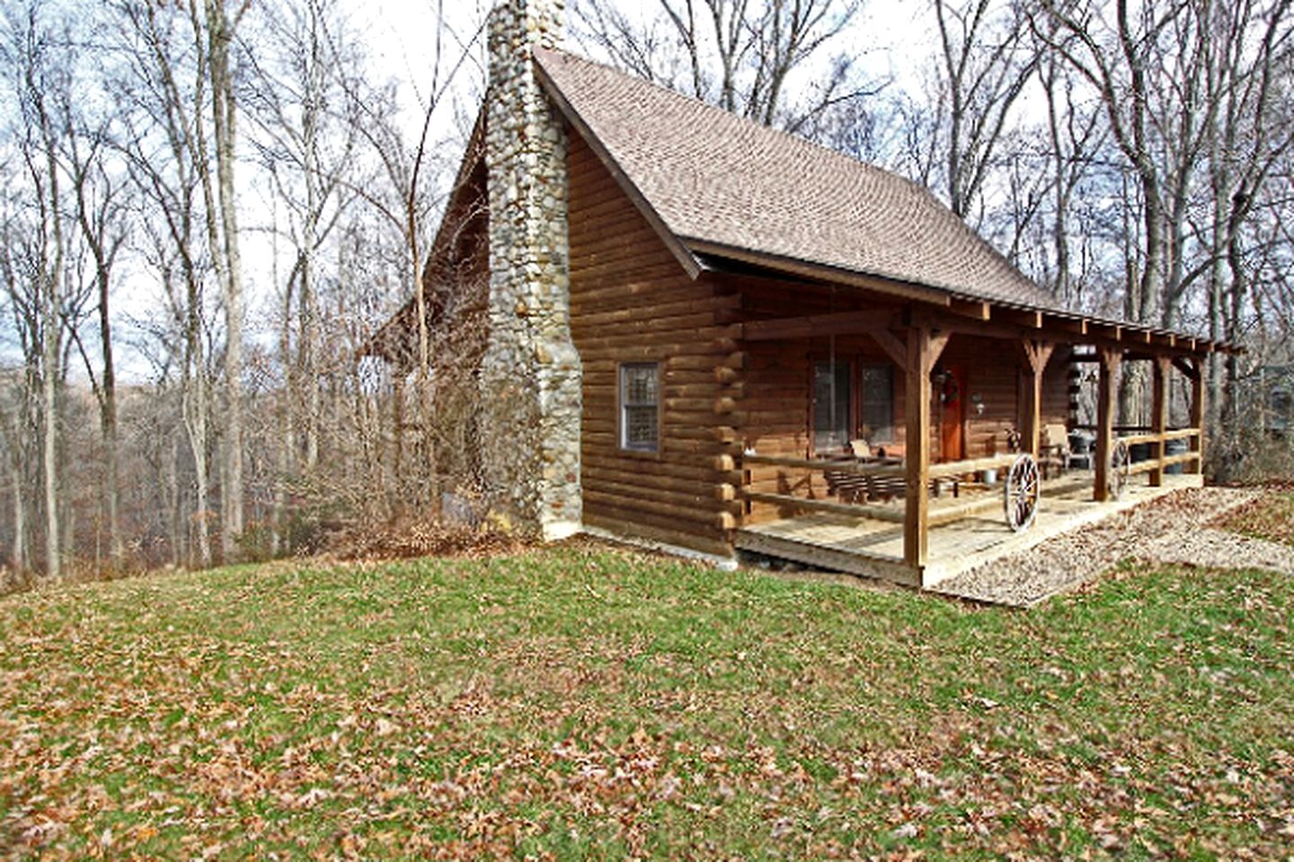 Secluded Log Cabin Rental with a Hot Tub in the Hocking Hills, Ohio
