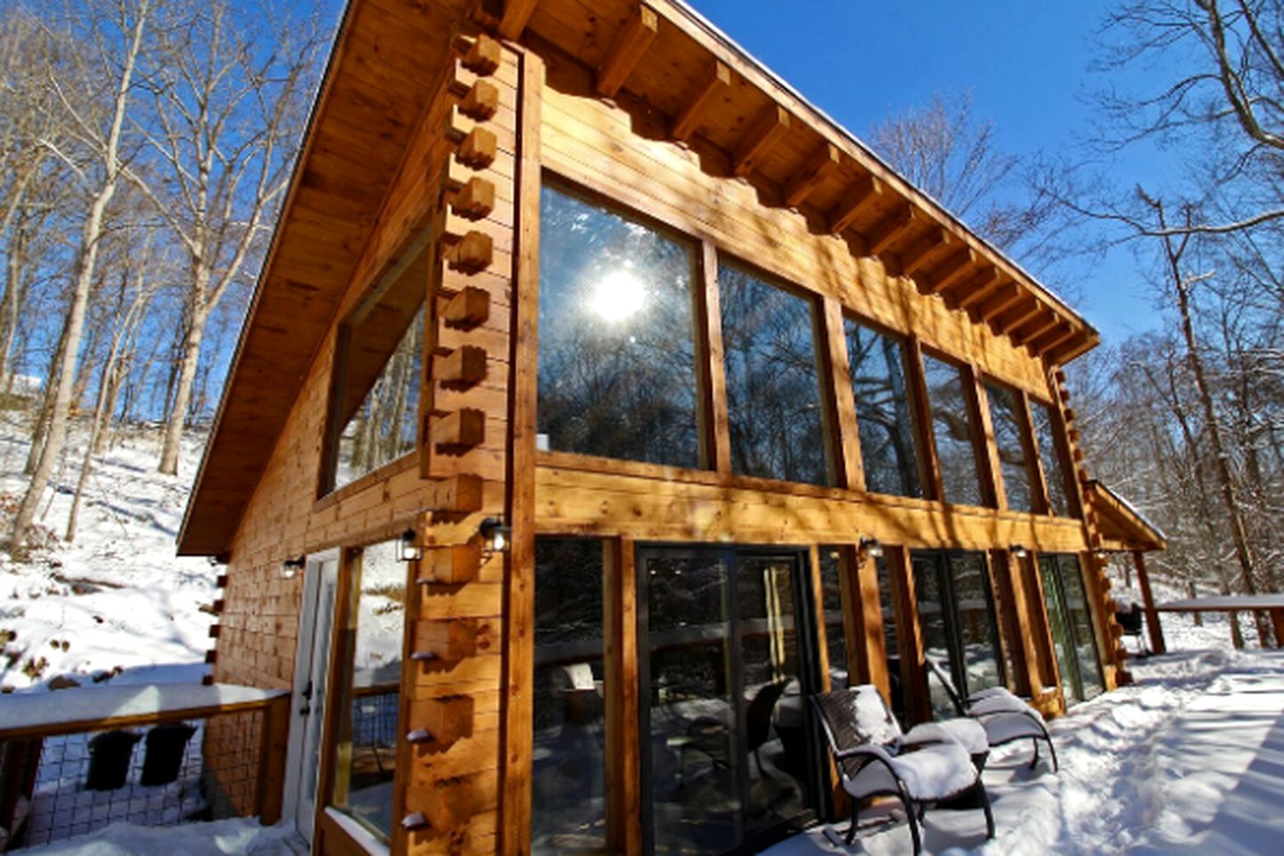 Contemporary Log Cabin Rental near Logan, Ohio