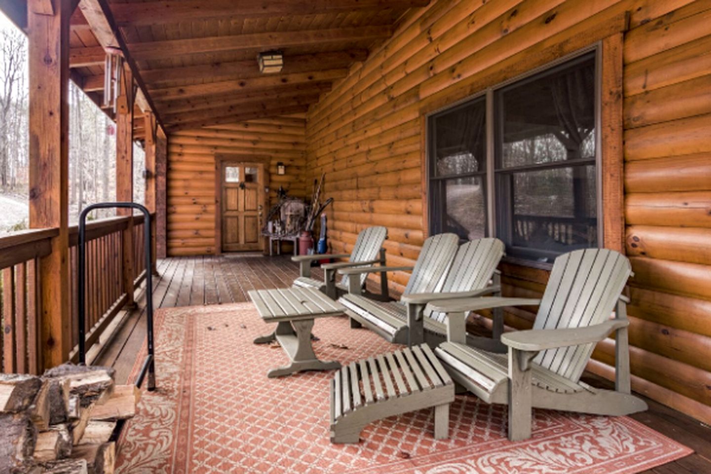 Cabin Rental with a Hot Tub near Logan, Ohio